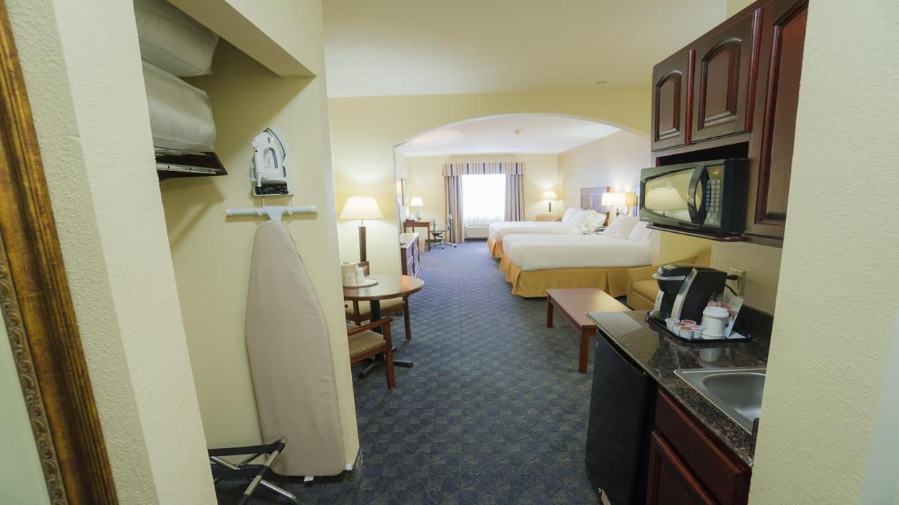 Holiday Inn Express Hotel & Suites Pampa By Ihg Екстер'єр фото