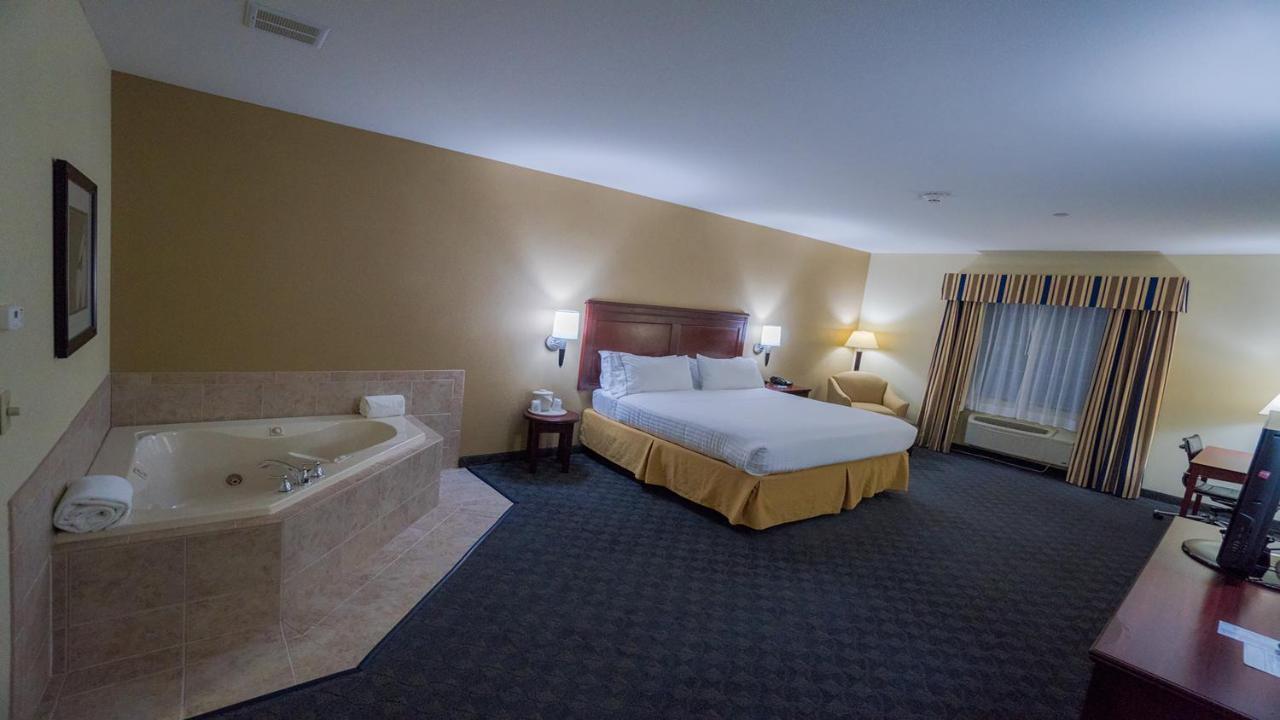 Holiday Inn Express Hotel & Suites Pampa By Ihg Екстер'єр фото